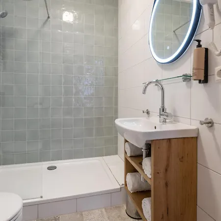 Grapelli Boutique 4*